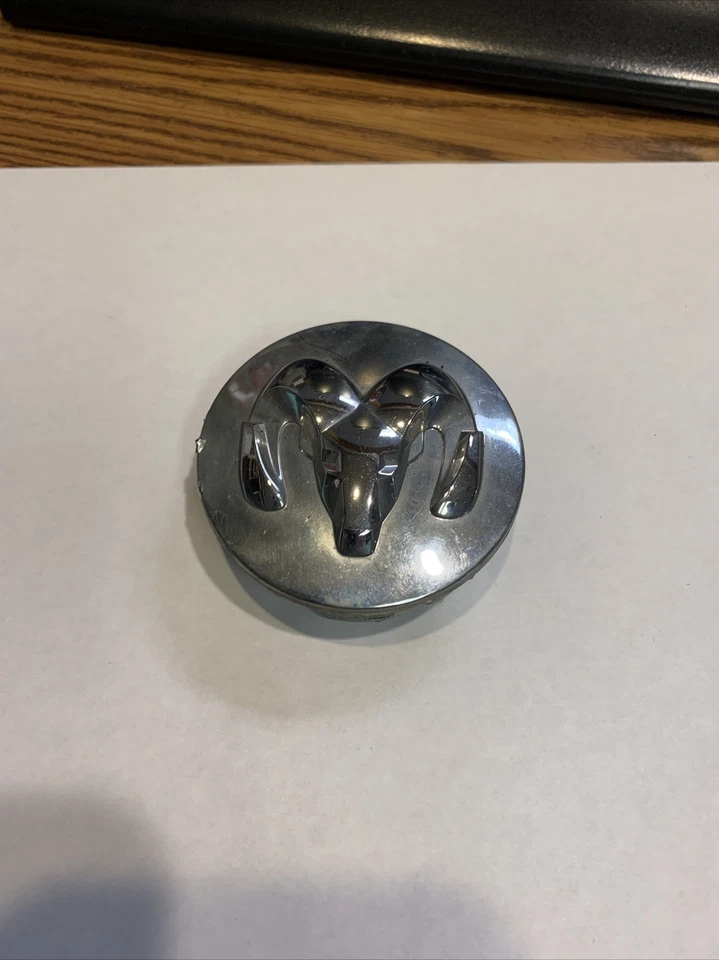 Dodge RAM Dakota Durango Avenger TAPA CENTRAL RUEDA CROMADA 52013762AA Foto 1 de 1