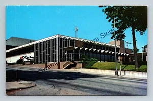 Postcard WOC Radio TV Broadcast Centre Davenport Iowa - Picture 1 of 2
