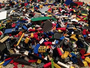 LEGO / 1000X TEILE / STEINE / GEREINIGT / GEBAUT MIT TEILEN / gemischte Farben - Bild 1 von 4