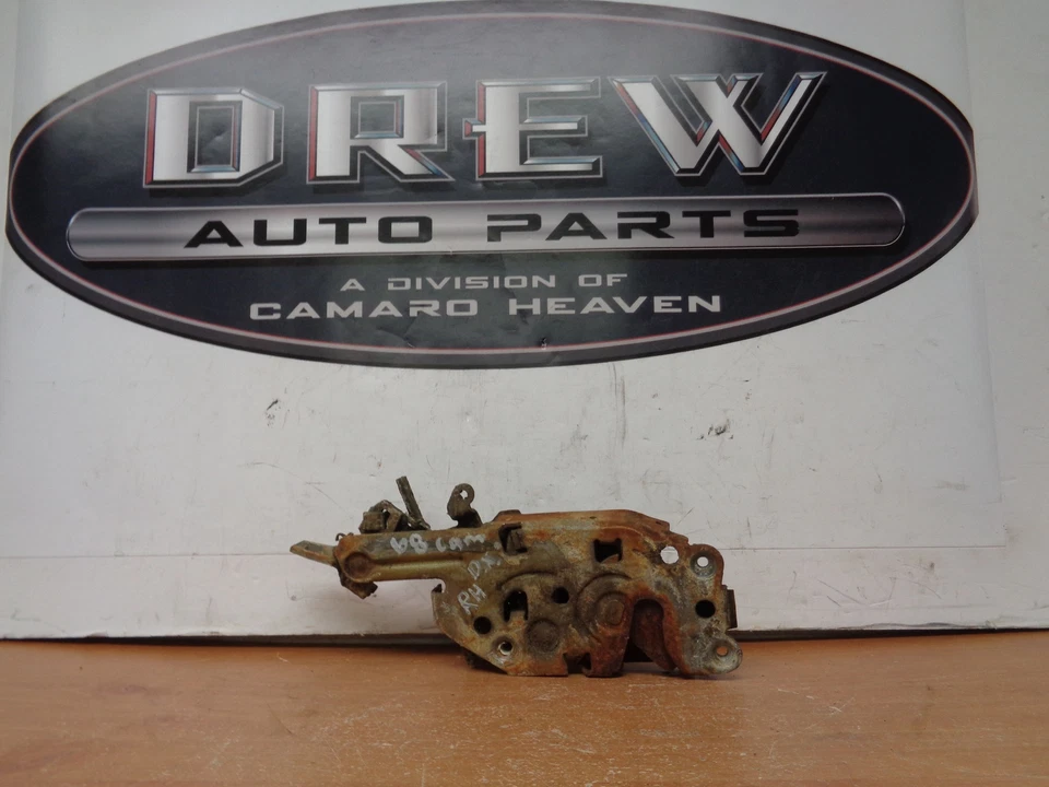 Front Door Latch CHEVY CAMARO Right 68 CHEVROLET RH - Изображение 1 из 1