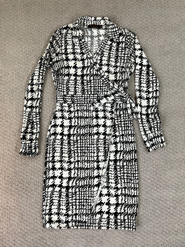 VESTIDO CRUZADO THE LIMITED XS PARA MUJER CON CUELLO ESTAMPADO BLANCO Y NEGRO  Foto 1 de 4