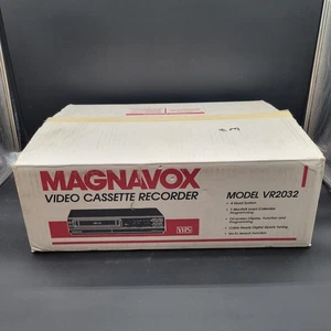 MAGNAVOX VR2032AT01 Videoregistratore Videoregistratore HQ Lettore VHS Telecomando Nuovo!! - Foto 1 di 12
