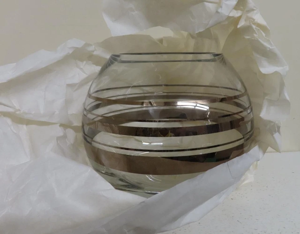 全新带盒:Kate Spade New York - Hampton Street 白金 6 英寸玫瑰碗 — 第 1/1 张图片