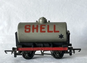 Vintage OO Gauge Tri-Ang Model Railway Train SHELL & BP Tank Wagon R12 - Picture 1 of 10