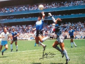 PETER SHILTON ENGLAND WORLD CUP SIGNED MARADONA HAND OF GOD PHOTO WITH PROOF COA - Picture 1 of 3