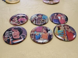 Lotto spille ROBIN Williams anni 70 Mork da orco buone condizioni - Foto 1 di 8
