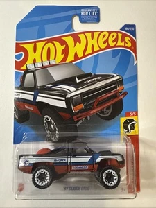 2022 Hot Wheels HW Daredevils #5/5 '87 Dodge D100 #186/250 Treasure Hunt - Picture 1 of 3