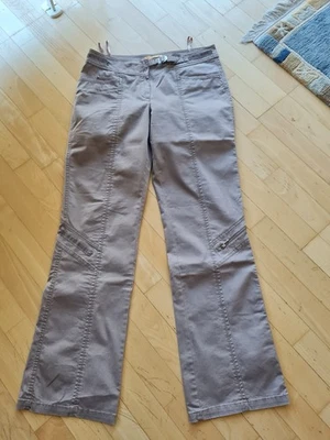 Biba: chice Hose in Gr. 42, wie neu, Farbe: taupe, hellbraun, mit Details - Bild 1 von 4