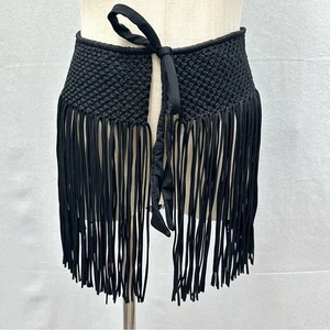Pilyq schwarzer gewebter Makramee Stretch Statement Gürtel mit langen Fransen Gr. XS/S - Bild 1 von 16