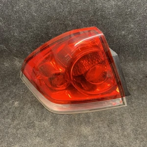 Luz trasera izquierda Chevrolet Impala 2006-2013 OEM - Imagen 1 de 4