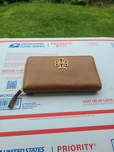 TORY BURCH BRITTEN Zip Continental Wallet Color BARK - Picture 1 of 17