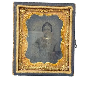 Antica foto Collodion positiva, o Ambrotipo di donna circa 1860 - Foto 1 di 8
