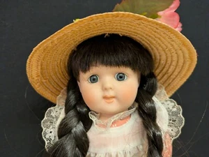 Julie Porzellan Puppe - Mollige Wangen - Bild 1 von 3