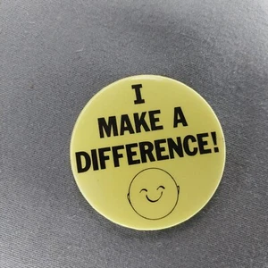 ¡Hago la diferencia! Smiley Face 2" Pinback Botón Amarillo Negro - Imagen 1 de 2
