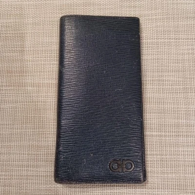 Cartera Larga Salvatore Ferragamo Doble Gancini Doble Plegable Cuero Azul Marino Unisex Italia Foto 1 de 4