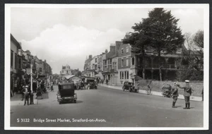 Postcard Stratford upon Avon Warwickshire motor cars Bridge Street Market RP - Picture 1 of 2