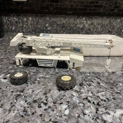 1:50 NGZ 1:50 Krupp KMK 2025 Telescoping Crane - No. 283 Needs Repair - Image 1 of 4