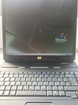 Rare Vintage HP Pavilion ZE2000 Win XP Retro Gaming Laptop , Harman Audio Bag - Image 1 of 4