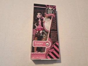 Mattel Monster High Draculaura Daughter of Dracula Doll 2010 Mattel #W4140 - Picture 1 of 15
