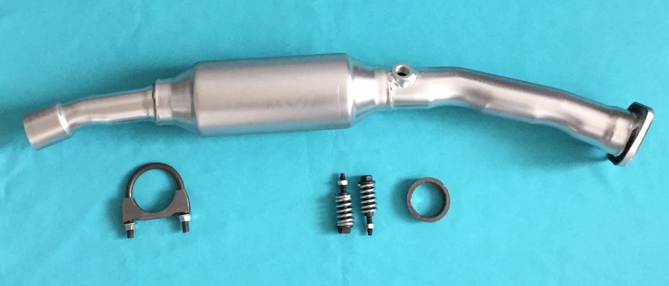 Fits 2000 To 2005 Toyota Echo 1.5L V4 Catalytic Converter with free Gaskets - Image 1 of 1