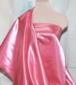 TELA DE DAMA DE HONOR DE POLIÉSTER SATINADO BRILLANTE 60" ROSA CALIENTE 515, DISFRAZ BTY - Imagen 1 de 1