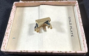 Vintage 1/4” Xylophon Anstecknadel Brosche Goldplatte Emaille 50er Jahre mit Original Box - Bild 1 von 3