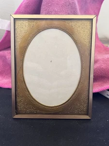 Vintage 1981 Gold Tone Hallmark Frame 3.5x4.5” Gold Embossed Matting - Picture 1 of 5