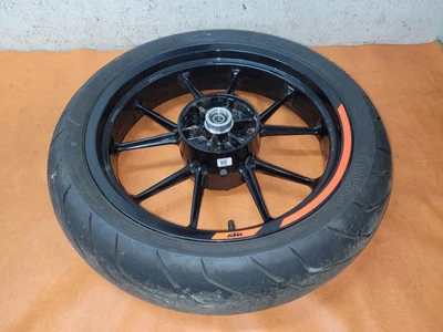 KTM DUKE 390 Hinterrad 4.00x17 ( 18.09.2023 ) 9301000104430 - Bild 1 von 4