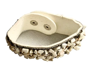 UNUSUAL UNIQUE SOFT WHITE SUEDE UNISEX SNAP BRACELET NATURAL ROCK PEBBLES QUIRKY - Picture 1 of 5