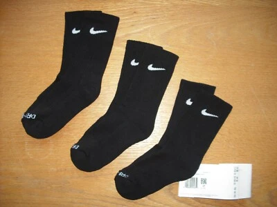 Niños/Niñas NUEVO CON ETIQUETAS NIKE Calcetines Crew 3prs DRI-FIT Clásicos Negros con Swooshes Blancos 3Y-5Y Foto 1 de 2
