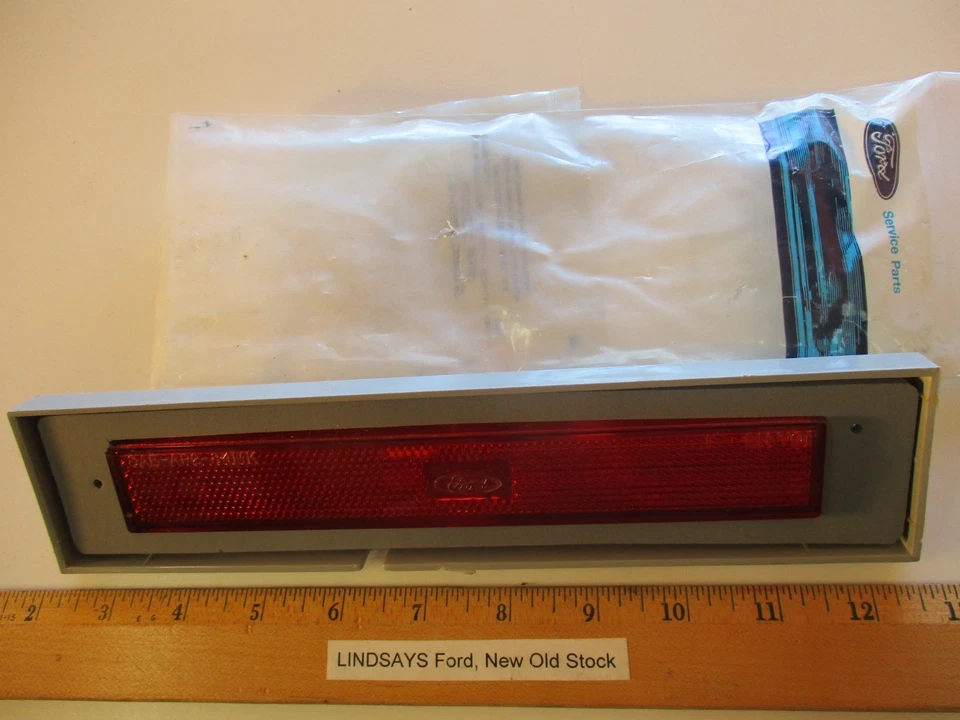 FORD 1987/1992 LINCOLN MARK VII (7) LÁMPARA ASY (Cuerpo lateral trasero) L.H. ROJO MUY RARO Foto 1 de 4