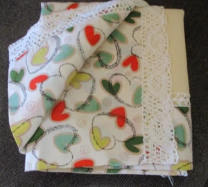 Vintage~Heart Themed Tablecloth~Crochet Border~52.0" x 40.5"~Multi-Colored - Picture 1 of 18