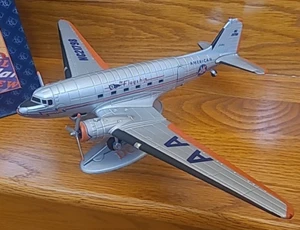 American Airlines Douglas DC-3 metallo pressofuso Ertl Prestige serie scala 1:72 - Foto 1 di 10