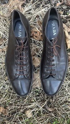 Zapatillas deportivas bajas de cuero Prada zapatos marrón Italia 11,5 Reino Unido, 12,5 EE. UU. Foto 1 de 4