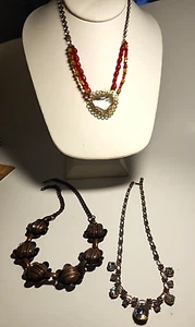 Vintage Halskette Set Bronze Metall klarer Stein rote Perlen irisierend 3 Stück - Bild 1 von 15