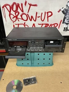 TASCAM CD-A700 Lettore CD combinato con cassetta integrata messaggi UK gratuiti - Foto 1 di 14