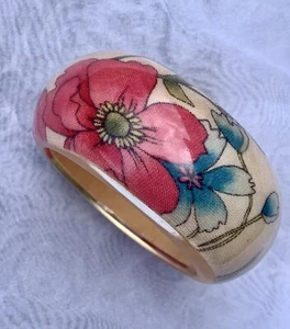 Vtg Clear Lucite Overlay Fabric Pink Blue Hawaiian Floral Chunky Bangle Bracelet - Picture 1 of 9