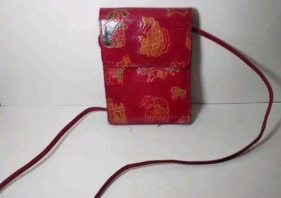 Bolso Bandolera Rojo Laurel Burch De Colección Perro Gato Animales Cuero Tooled Cartera LEER Foto 1 de 4