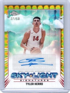 2024-25 Topps Chrome Tyler Herro Sky Light Gold Geometric Refractor Auto #27/50 - Bild 1 von 2