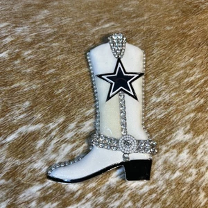 Dallas Cowboys Cheerleader Metal Bottle Opener NFL Pub Bar Kitchen Football Team - Picture 1 of 5