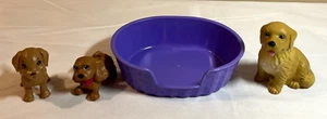 Accesorios para muñecas Barbie - Mascotas - 3 perros más cama para mascotas - E - Imagen 1 de 1