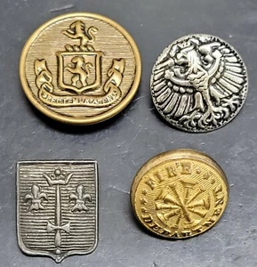 4 verzierte Militär Feuerwehrmann ANTIK Mode METALL KNÖPFE Jugendstil Schmuck - Bild 1 von 3
