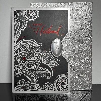 Tarjeta romántica del día de San Valentín PARA MARIDO, floral plateada en relieve por Hallmark +✉ Foto 1 de 4