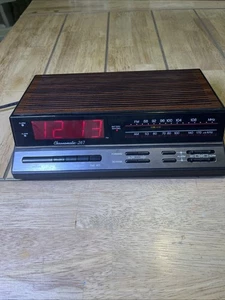 Vintage Realistic Chronomatic 267 AM/FM Radio Alarm Clock - Picture 1 of 6