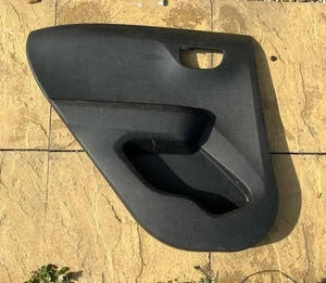 Toyota Aygo Hatchback 5 puertas 2014-2018 pasajero puerta trasera izquierda panel de tarjetas - Imagen 1 de 4