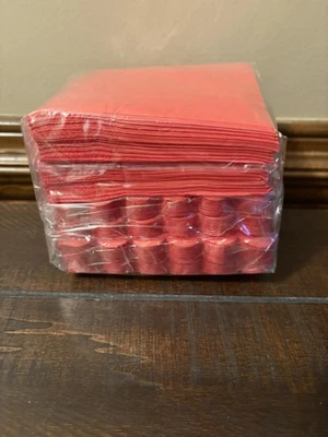 200 pcs Scalloped 5x5 napkins Red - Image 1 of 4