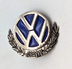 VW VOLKSWAGEN 100.000 KM LAUFLEISTUNG Emaille Plakette Abzeichen 50er Käfer TOP - Bild 1 von 4