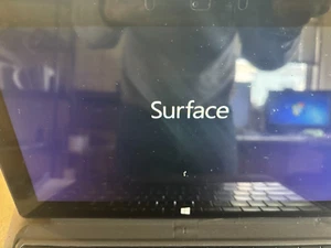 Microsoft Surface PRO 1 i5-3317U 128GB 4GB 1.70GHz Wi-Fi 10.6" WINS10 KEYBOARD - Picture 1 of 5