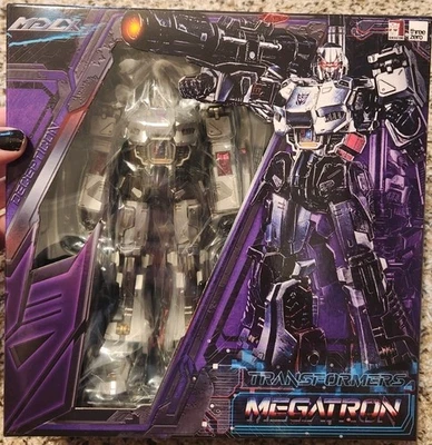 Threezero Transformers: MDLX Megatron Action Foto 1 de 2