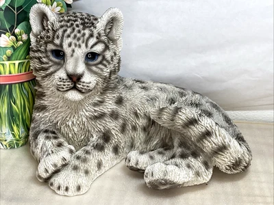 Estatua de poliresina de cachorro de leopardo de las nieves FIGURA INTERIOR/EXTERIOR Foto 1 de 4